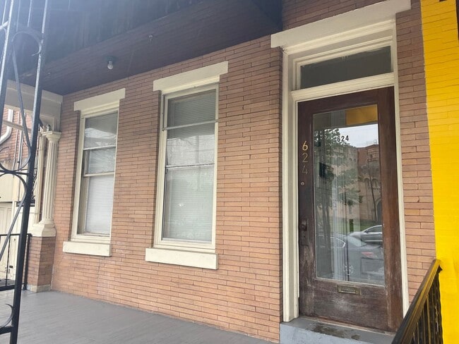 Building Photo - 624 E King St