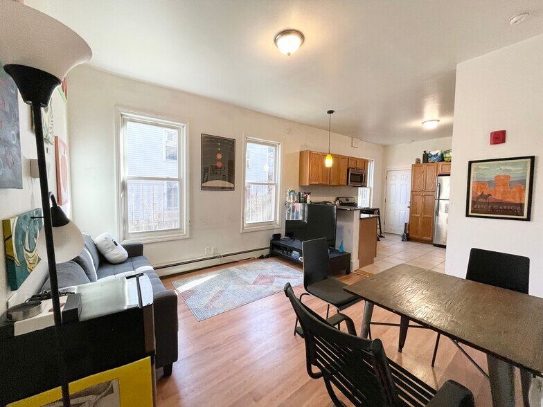 Building Photo - 52 Delle Ave