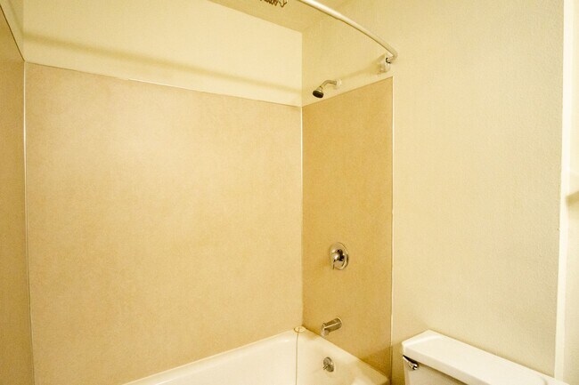 Building Photo - Spacious 2-Bed/2-Bath with Patio in Cedar Hills!!