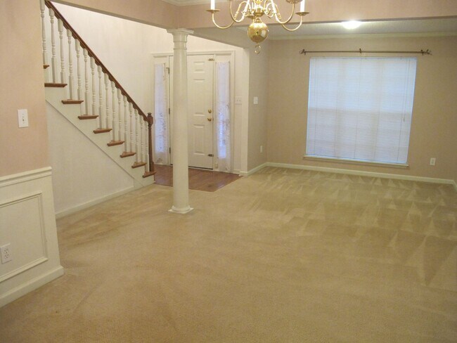 Building Photo - Spacious home in nice Evans neighborhood  ...