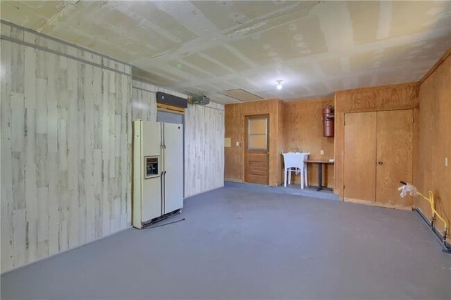 Building Photo - 16029 Dessau Rd