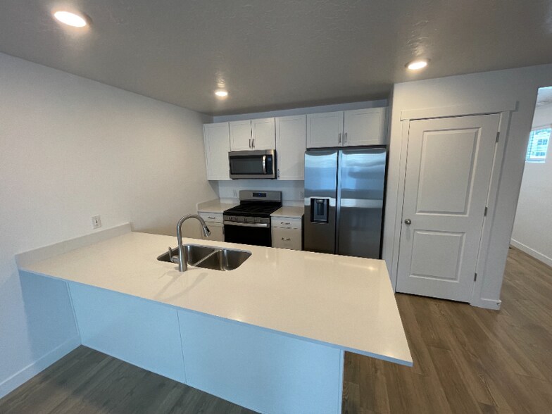 Building Photo - 1126 E Trident Dr