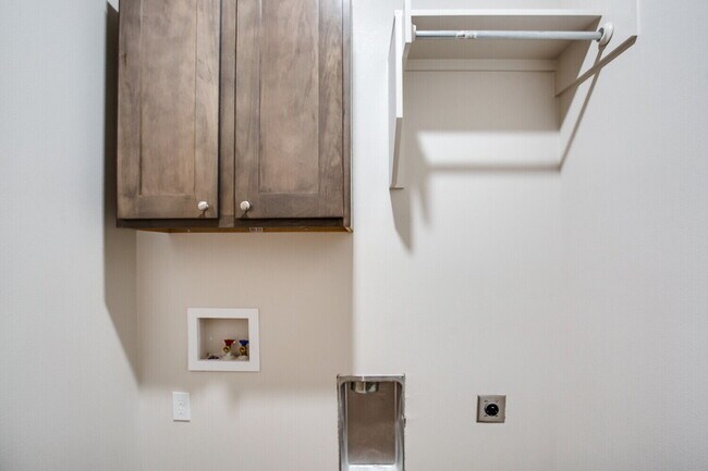 Building Photo - Beautiful Townhome Located South of Town Near Cooper Elementary