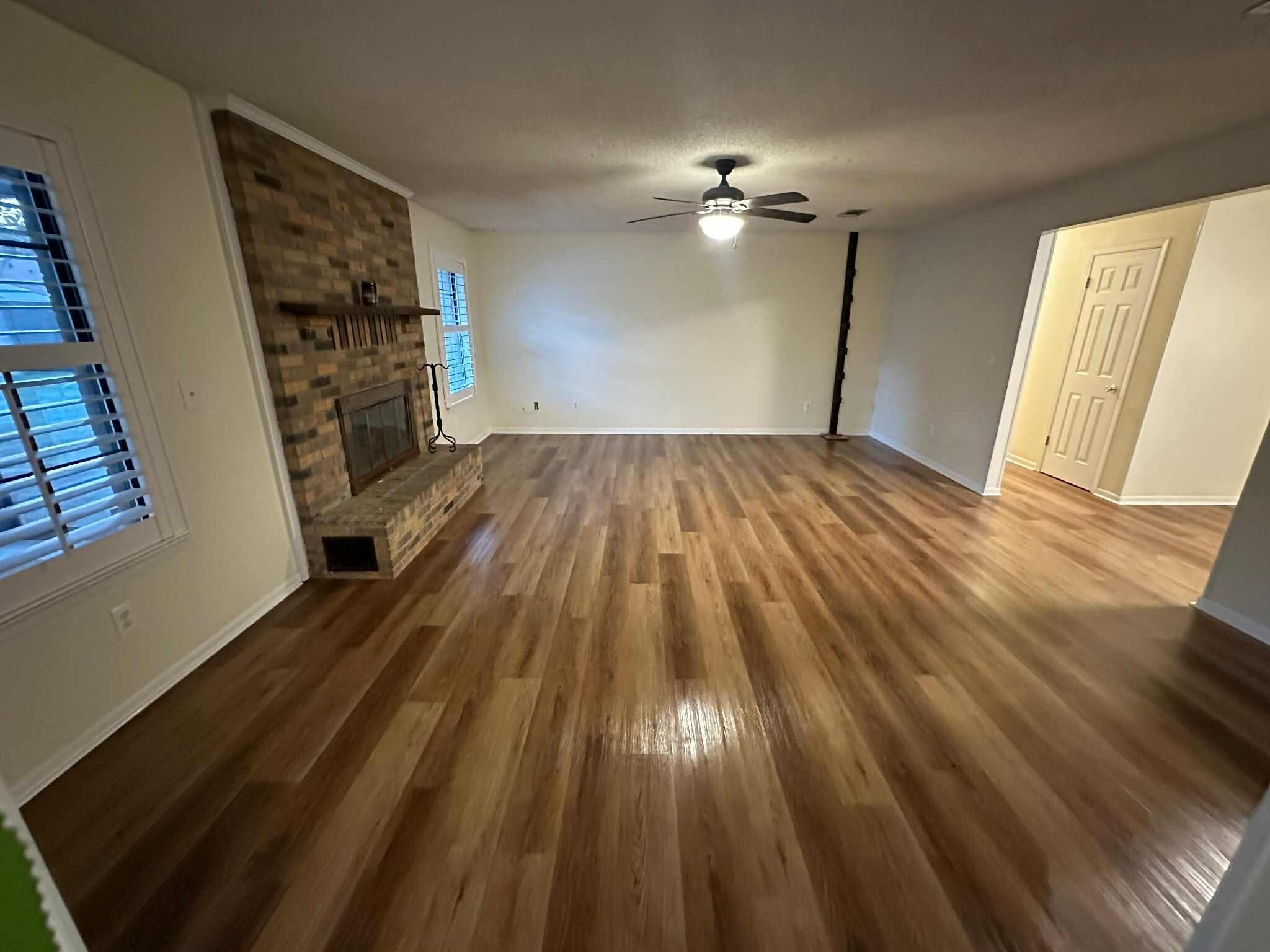 Building Photo - 123 Raintree Blvd