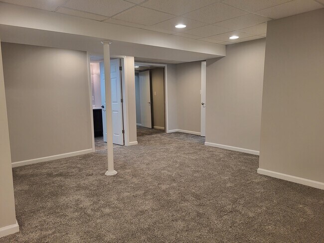 Building Photo - 11447 Lynhurst Dr