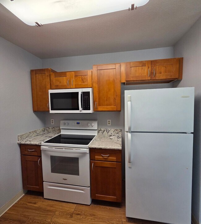 Building Photo - Downstair 2/1.5 Condo in South Kihei