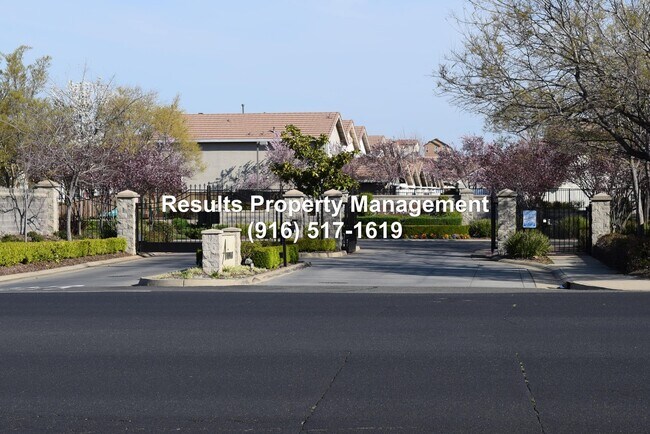 Building Photo - Gated East Roseville 3 Bed 2 Bath Home