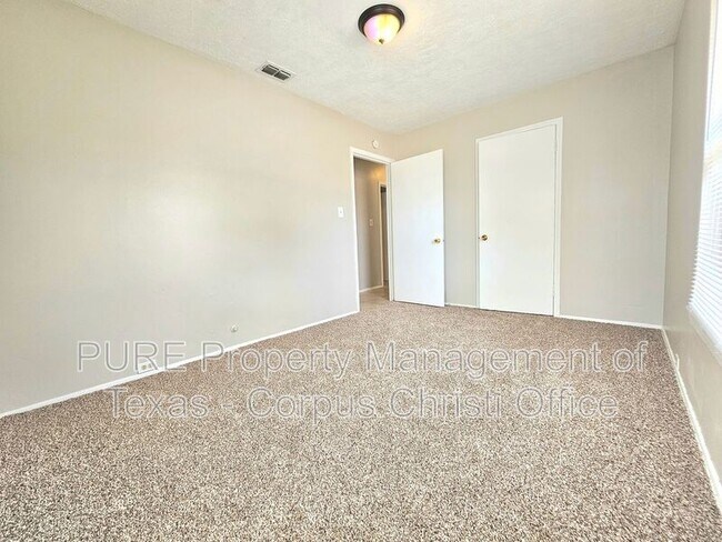 Building Photo - 4833 Mokry Dr