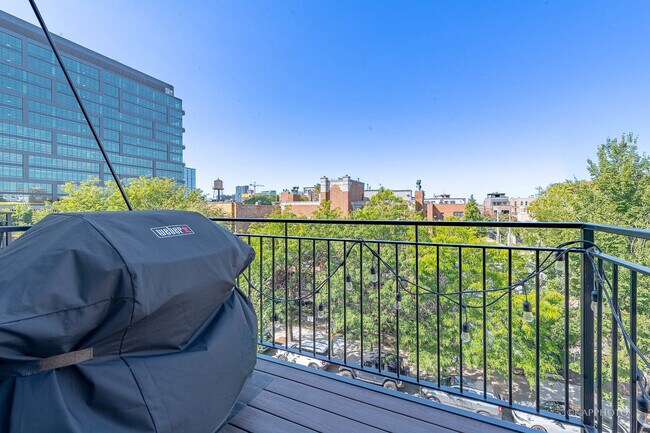 Building Photo - 457 N Aberdeen St