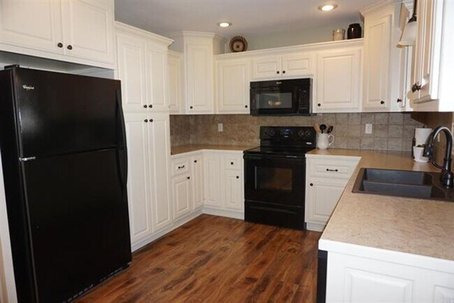 Building Photo - Beautiful Home in a Highly Desirable, Hard...