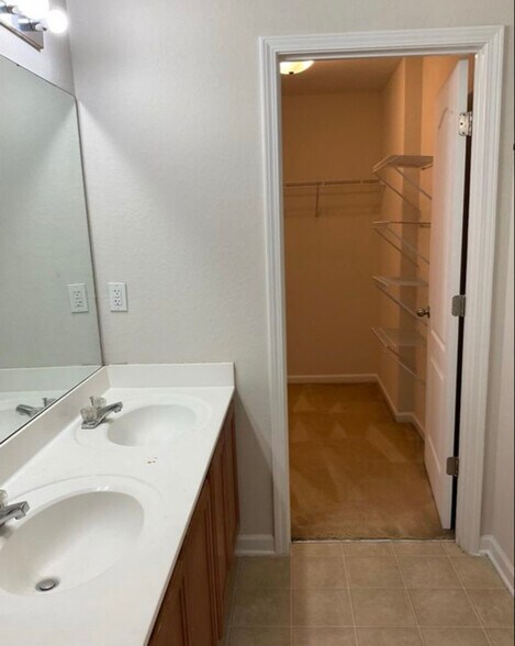 Building Photo - 6941 Rogers Point