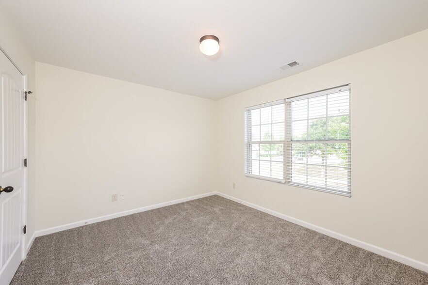 Building Photo - 3563 Walking Stick Way NE
