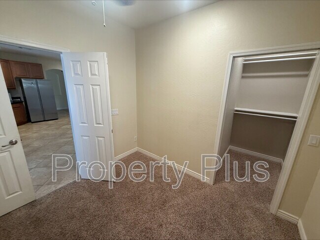 Building Photo - 8355 W Molly Ln
