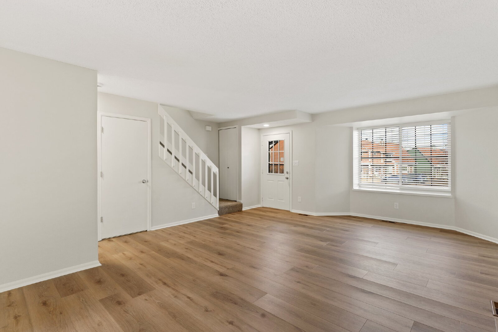 Building Photo - Upgraded 3-Bed Townhome Just Minutes from ...