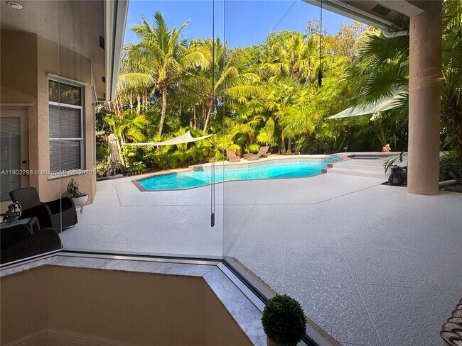 Building Photo - 375 Sabal Way