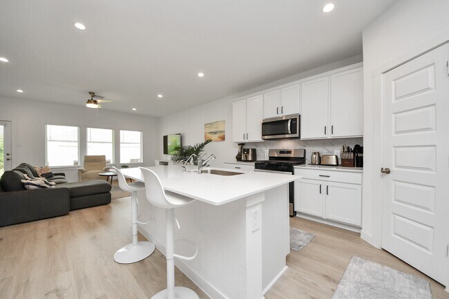 Building Photo - 31815 Kellan Grv Ct