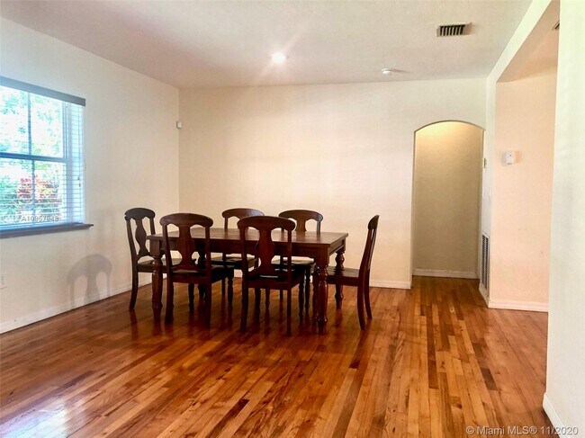 Building Photo - 5760 SW 51st St