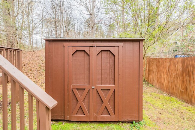 Building Photo - Available 6/9! Fabulous Home in Fantastic Location