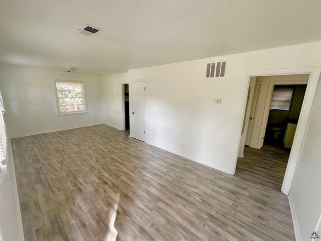 Building Photo - 108 Smith Pl