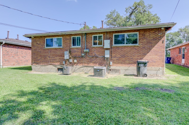 Building Photo - 10768 Tropic Dr