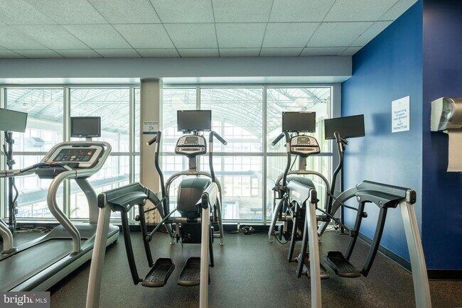 Building Photo - 901 N Penn St