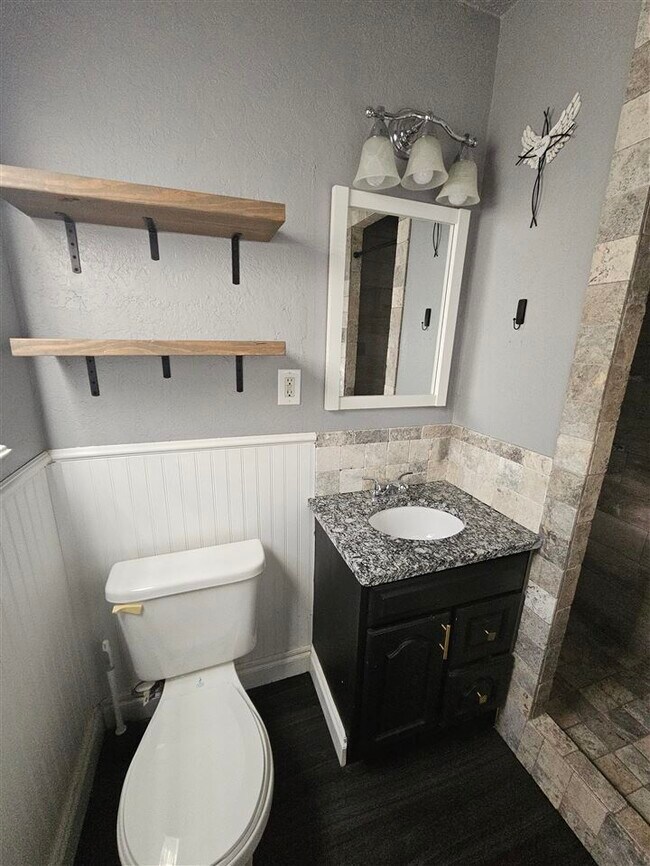 Building Photo - 4621 SE Mieling Dr