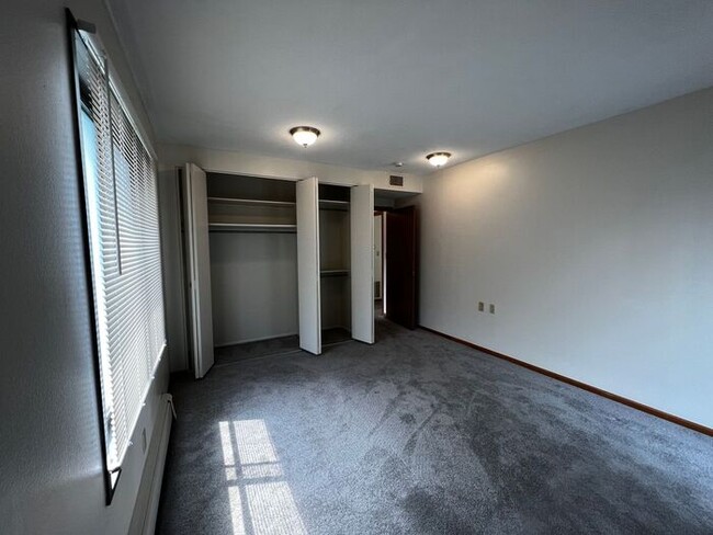 Building Photo - $1,100 | 2 Bedroom, 1 Bathroom House | PET...