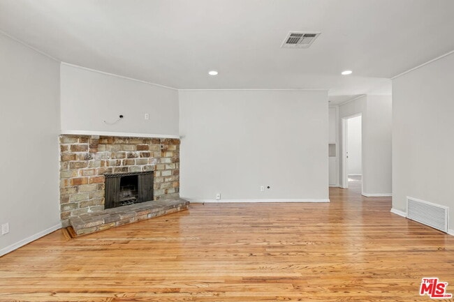 Building Photo - 15328 Vose St