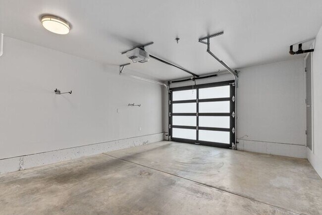 Building Photo - Stunning Ultra-Modern Capitol Hill View Home with Air Conditioning