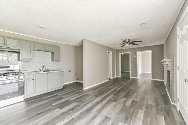 Building Photo - 14249 Brownsville St