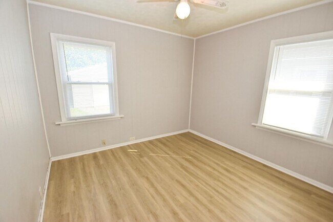 Building Photo - Sunnymeade home in South Bend IN, 3 bedroom 1 bath