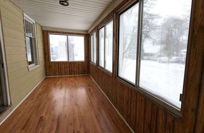 Building Photo - 457 W Southern Ave