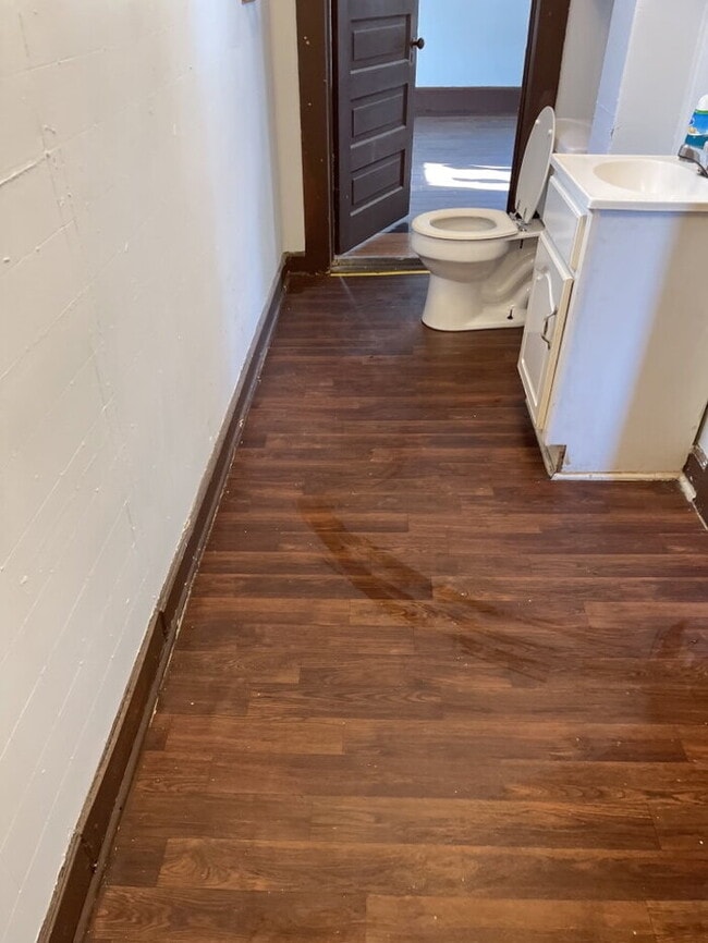 Building Photo - "Charming 2-Bed Home with Hardwood Floors in Laurens, SC!"