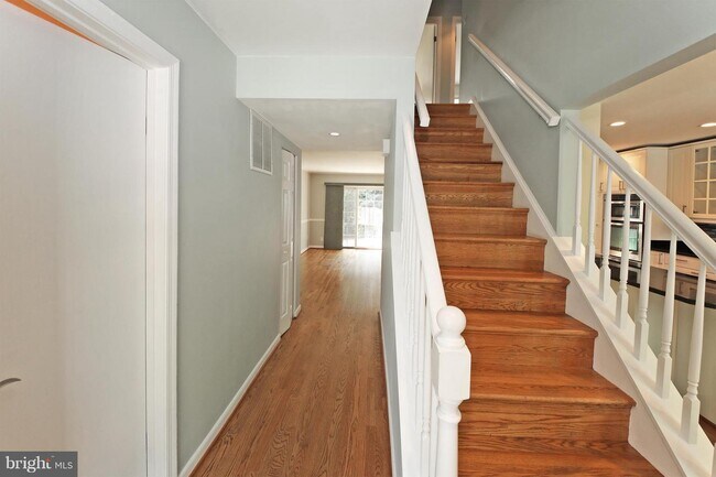 Building Photo - 1810 Golf View Ct