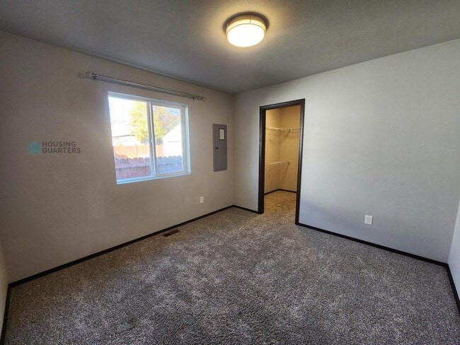 Building Photo - 1421 E Providence Ave