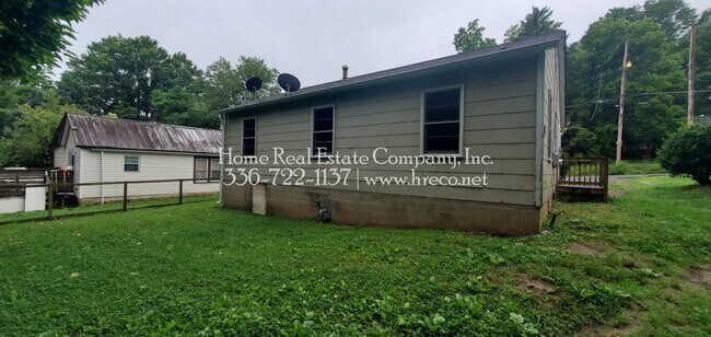 Building Photo - 2425 Machine St