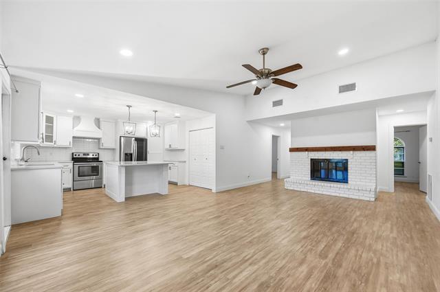 Building Photo - 1421 Bosque Dr