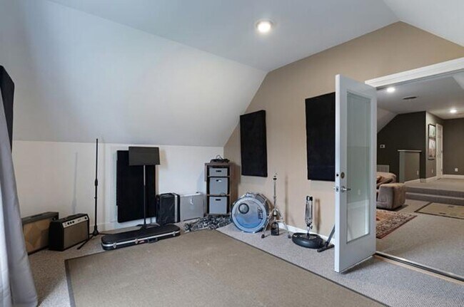 Building Photo - Stunning 5BR Executive Style Home in Brentwood