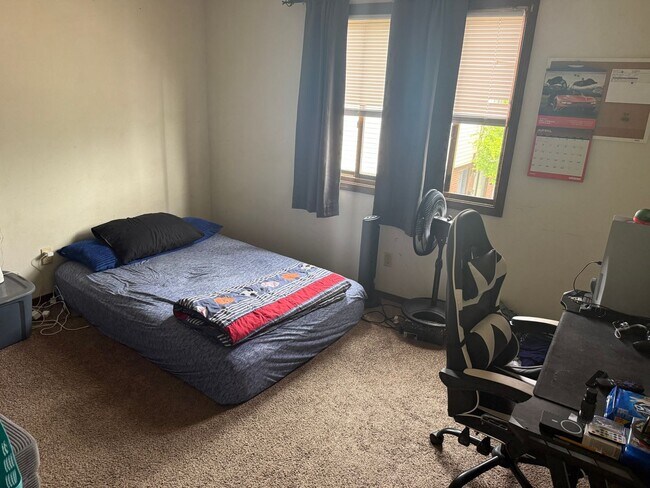 Building Photo - HEST412