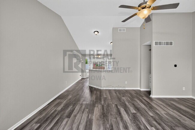 Building Photo - 1229 E 18th St