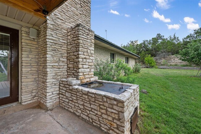 Building Photo - 250 Porter Ln