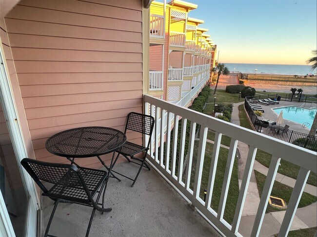 Building Photo - 6300 Seawall Blvd