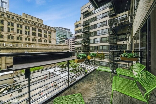 Building Photo - 130 S Canal St
