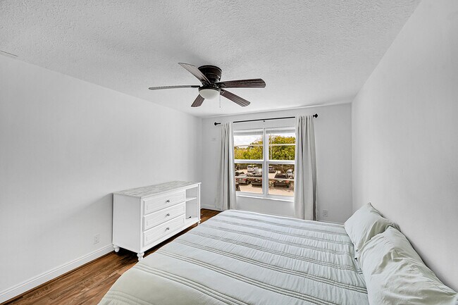 Building Photo - 2850 NE 14th Street Causeway