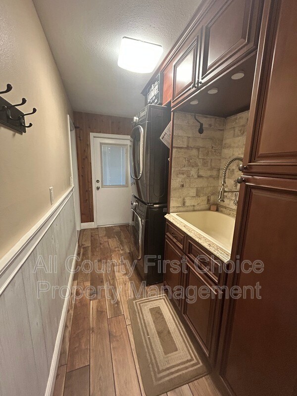 Building Photo - 8303 Monarch Cir