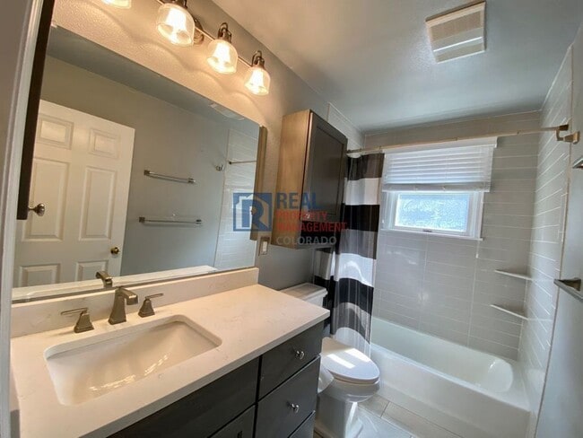 Building Photo - 5932 S Dayton Ct