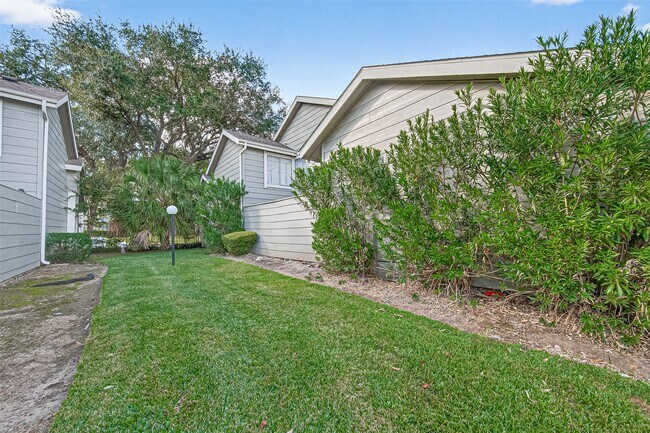 Building Photo - 13040 Greenway Chase Ct