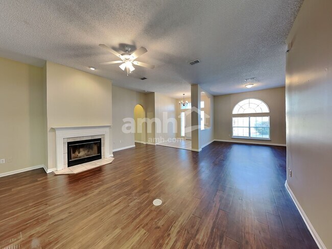 Building Photo - 357 Maplewood Dr