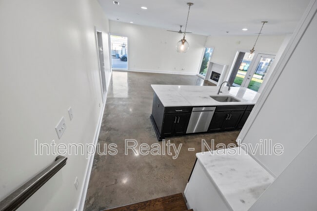 Building Photo - 962 9th Ave S