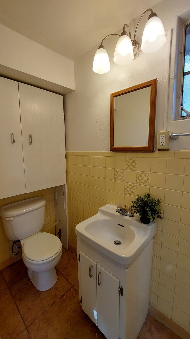 Building Photo - 3225 E Patricia St